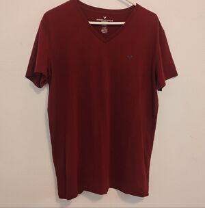 American Eagle Outfitters Men's Deep Red V-Neck Tee